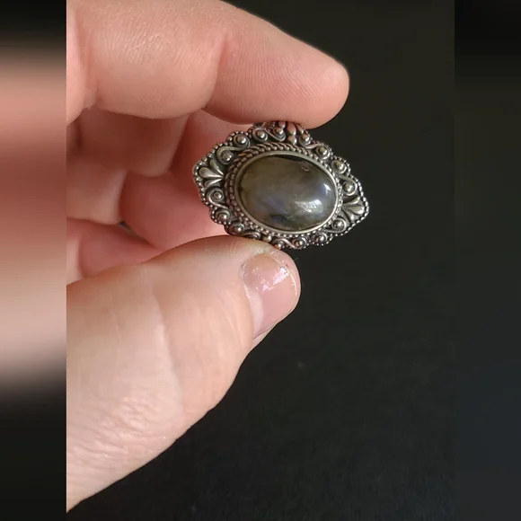 Gray Labradorite Silver Ring - Picture 4 of 8